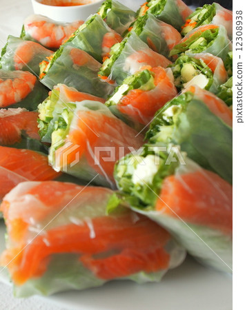 Raw spring roll 12308938