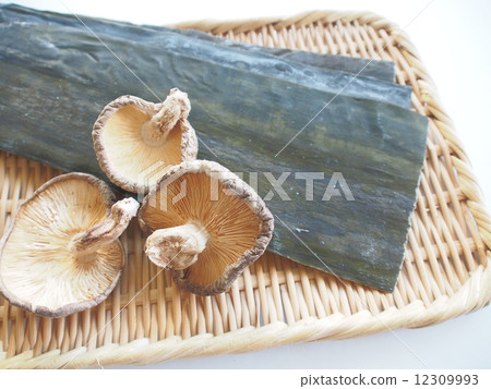 Kelp and dried shiitake mushrooms 12309993