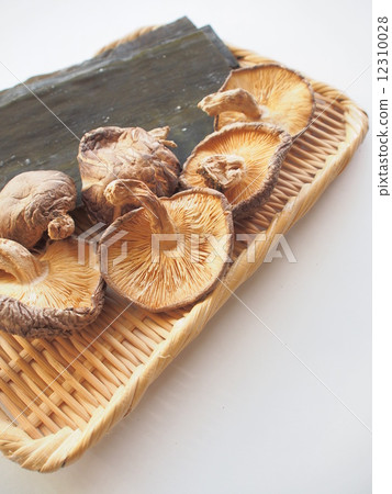 Kelp and dried shiitake mushrooms Kelp and dried shiitake mushrooms 12310028