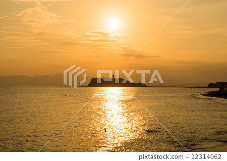 Enoshima at sunset 12314062