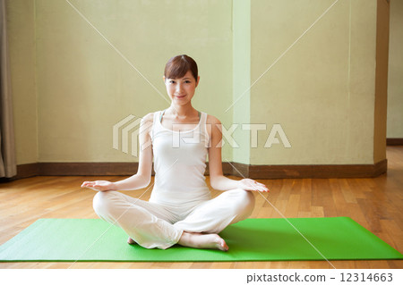 yoga     12314663