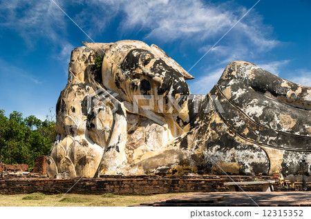 Statue of reclining Buddha at Wat Lokayasutharam. Ayutthaya, Thailand 12315352