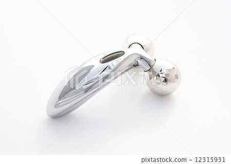 A facial beauty device that stimulates the face and tightens the facial line. 12315931