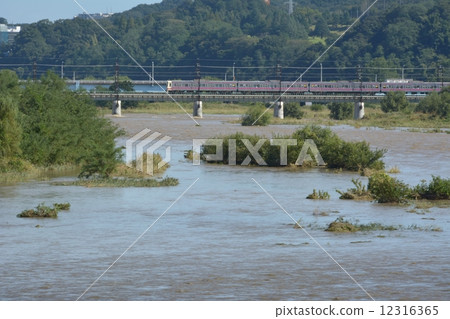After the typhoon, trains crossing the river which increased 12316365