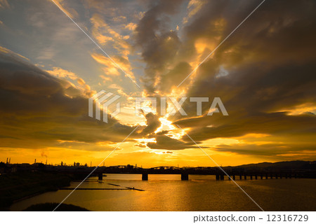 Kinokawa日落視圖 12316729