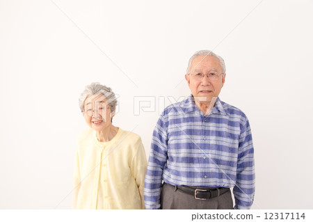 A smiling senior couple 12317114