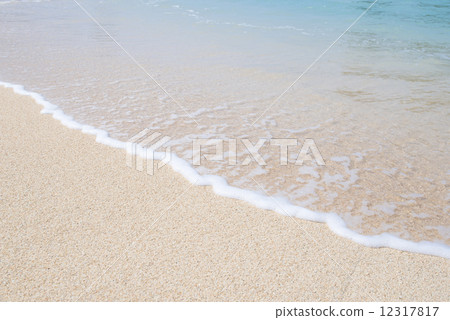 Okinawa's seas and beach waves 12317817