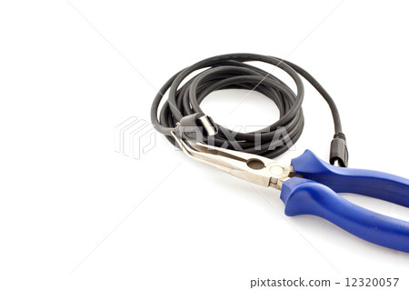 HDMI cable and a nippers HDMI cable and a nippers 12320057