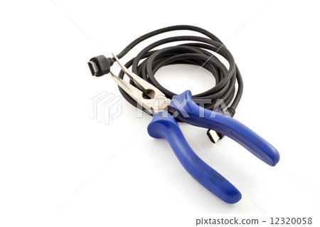 HDMI cable and a nippers 12320058