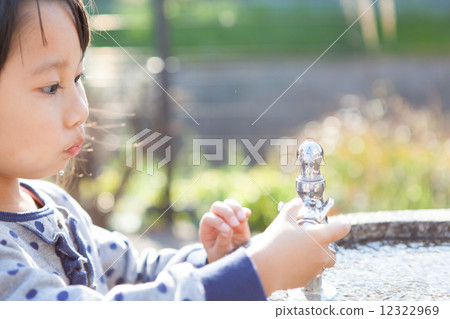 5 years old child 5 years old child 12322969