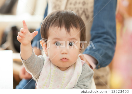 1歲的女孩 12323403