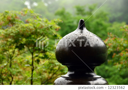 Raindrops on an oriental fence post 12323562