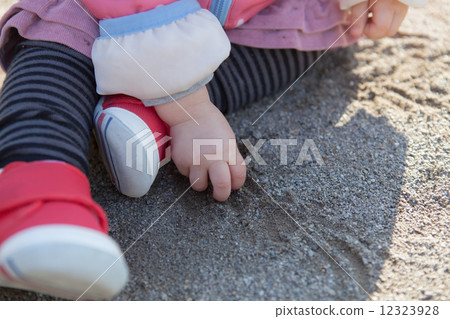 1歲的女孩 12323928
