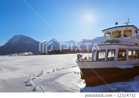 Ship in ice - village St Wolfgang on the lake Wolfgangsee - Aust 12324732