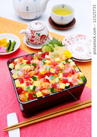 chirashi sushi  12325735
