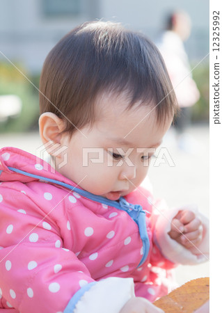 1 year old girl Fallen leaves 1 year old girl Fallen leaves 12325992