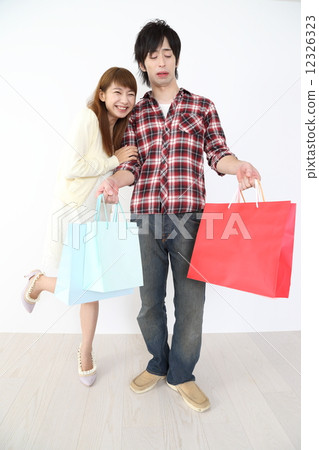 Men who have lots of shopping bags and fun ladies 12326323