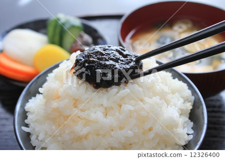 Tsukudani of Nori seaweed accompanied by rice 12326400