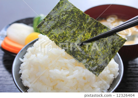 經驗豐富的海帶調味的米飯 經驗豐富的海帶調味的米飯 12326404