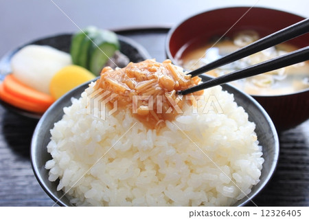 Taking a rice dish 12326405