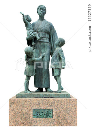 Mother's statue 12327559