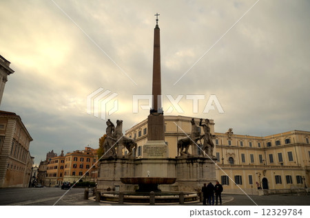 Quirinale square 12329784