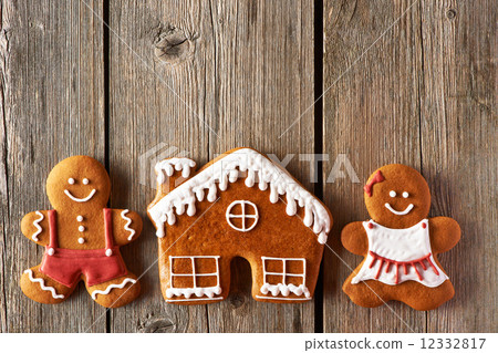 Christmas gingerbread couple and house cookies Christmas gingerbread couple and house cookies 12332817