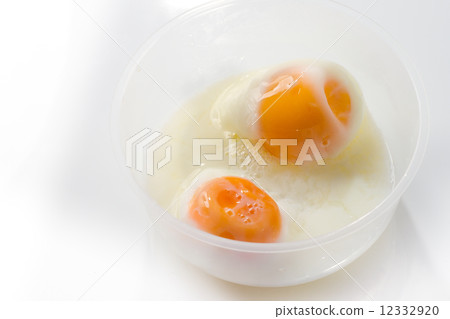 poached egg 12332920