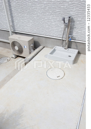 Outdoor waterwork construction (completed) Under construction Under the image Yes 12335434 12335433