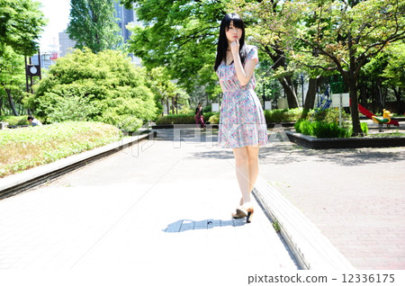 女性肖像 12336175