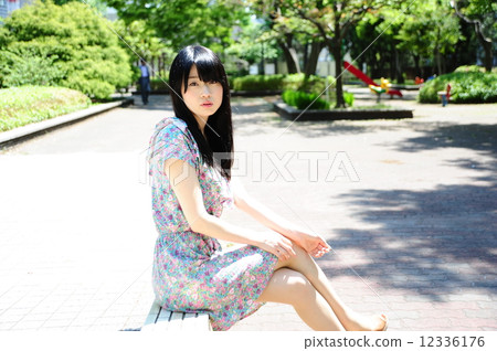 女性肖像 12336176