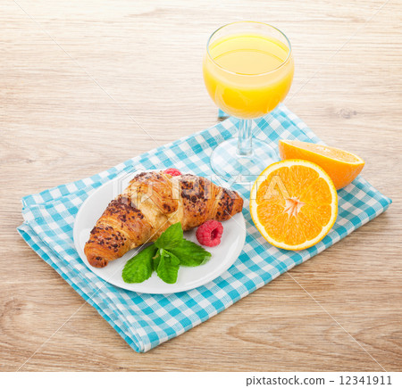 Orange juice and fresh croissant 12341911
