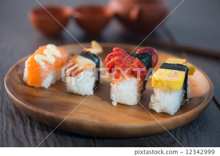 various sushi on plate 12342999