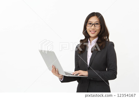 亞洲女商人與筆記本電腦 亞洲女商人與筆記本電腦 12354167