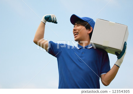 Worker deliverer home delivery office move (male work business 30's businessman) 12354305