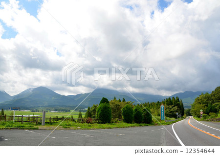 連接阿蘇和湯布院的舒適的Tamanami高速公路 12354644