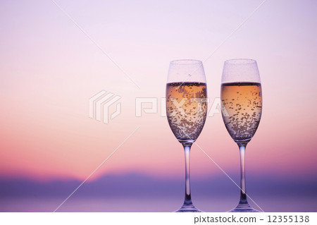 Champagne glass 12355138