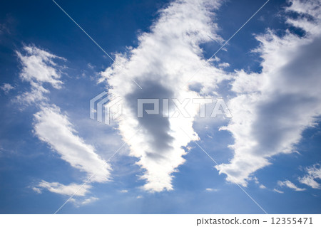  藍天和雲彩 12355471