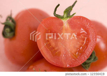 Petit tomatoes  12356419