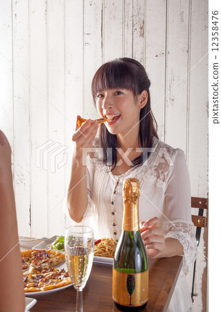 Women who eat 12358476