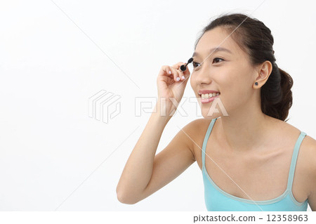 Asian women who make up makeup 12358963