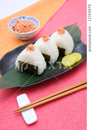 rice ball rice ball 12358978