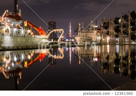 Tokyo Tower seen from Harumi Wharf Tokyo Tower seen from Harumi Wharf 12361360