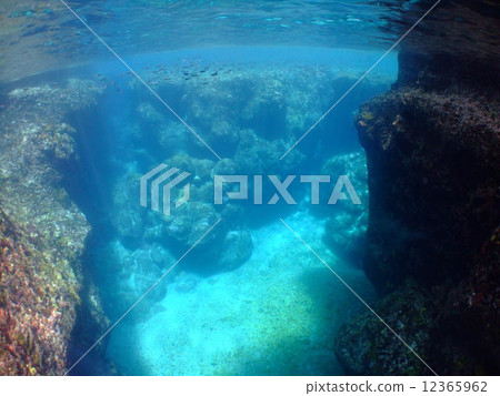 沖繩島克拉瑪群島國家公園海口國家地形藍色 沖繩島克拉瑪群島國家公園海口國家地形藍色 12365962