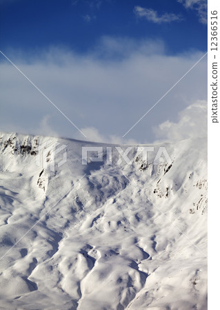 View on sunlight off-piste slope 12366516