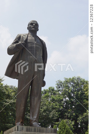  Lenin statue 12367228