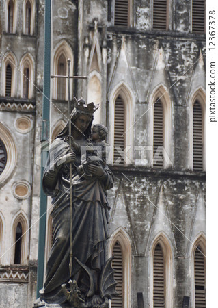 河內偉大的教會瑪麗雕象 12367378