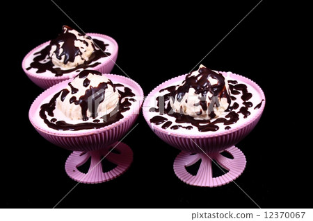 Dessert Dalmatians three pialas 12370067