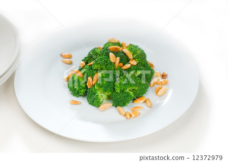 fresh sauteed broccoli and almonds fresh sauteed broccoli and almonds 12372979