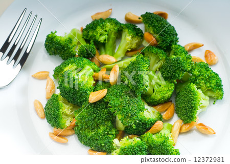 fresh sauteed broccoli and almonds fresh sauteed broccoli and almonds 12372981